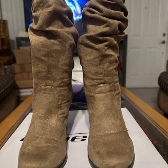 boots - Picture 1 of 4